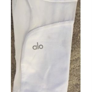 ALO Yoga Pants - ALO Coast Capris- White- Small ALO Yoga Pants - ALO Coast Capris- White- Small